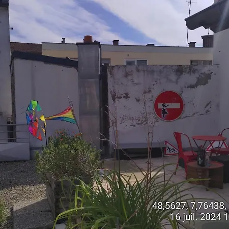 Large Duplex With Terrace アパート