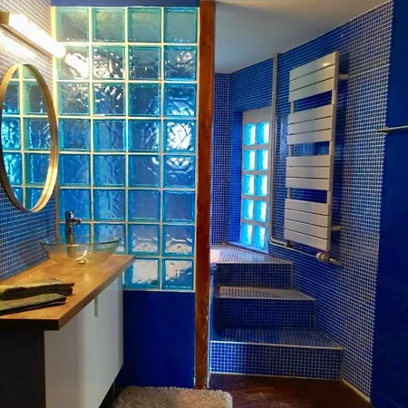 Large Duplex With Terrace *